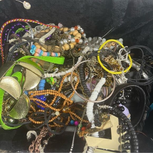 5 pounds of craft jewelry bundle vintage to current for repurpose - Picture 6 of 14